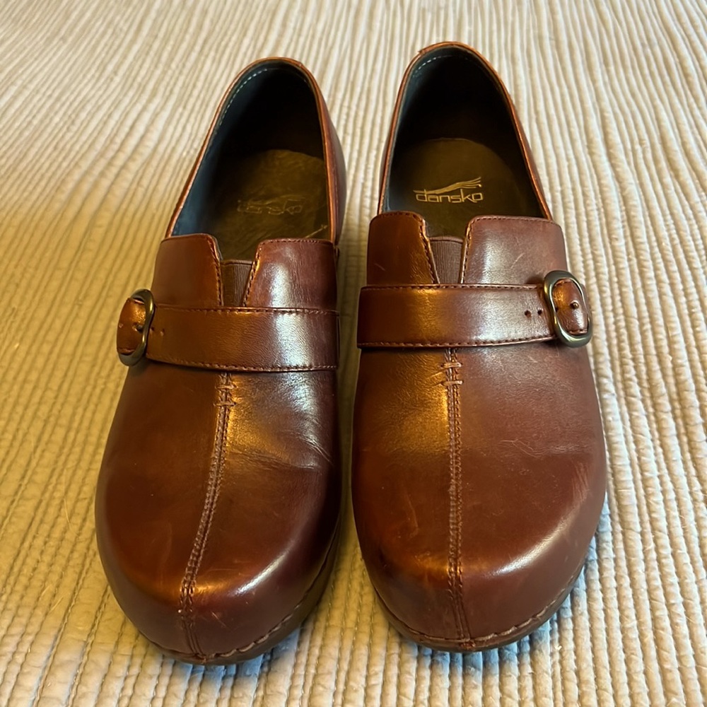 Dansko size 41 (women’s US 10/men’s 8). Worn once. Excellent condition.